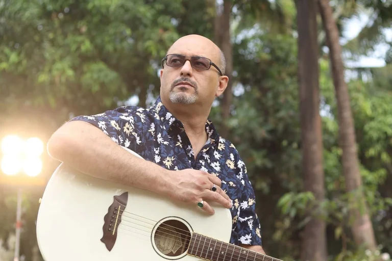 8 Basic Guitar Chords for Beginners