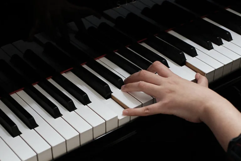 Beginner Piano Lessons for Adults
