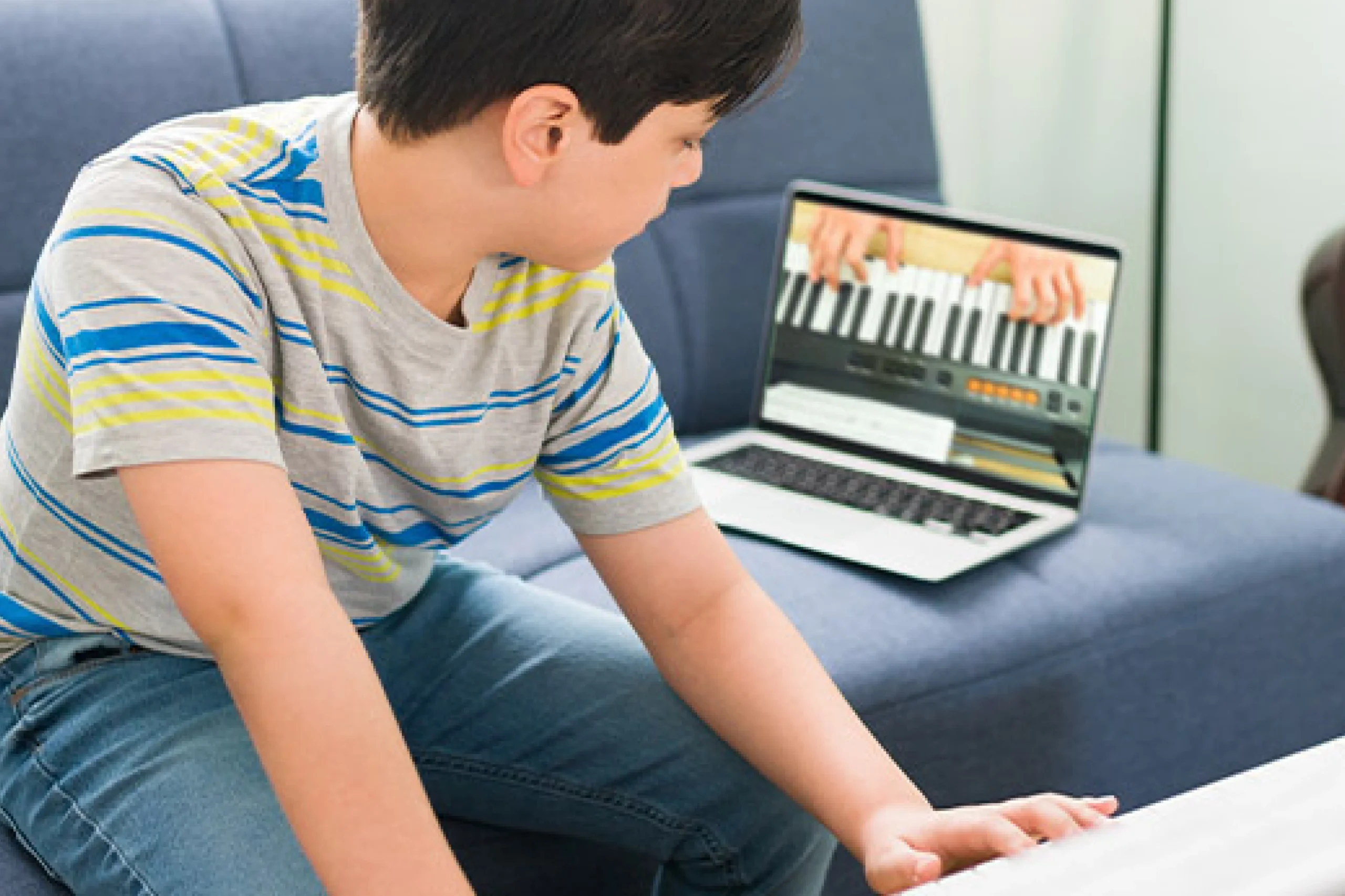 How Online Piano Tutors are Changing the Game