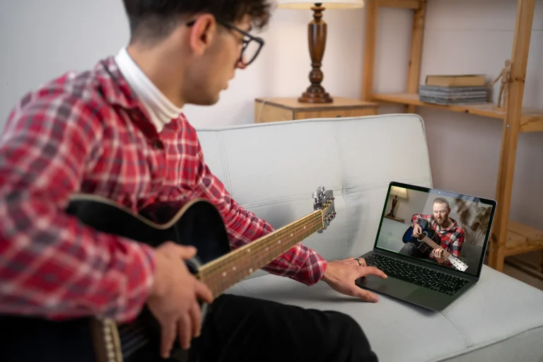 Best Online Guitar Classes for Adults