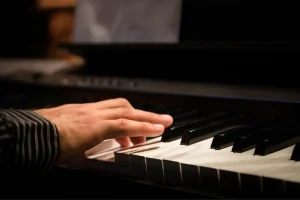 How to Find and Learn Intermediate Piano Songs?